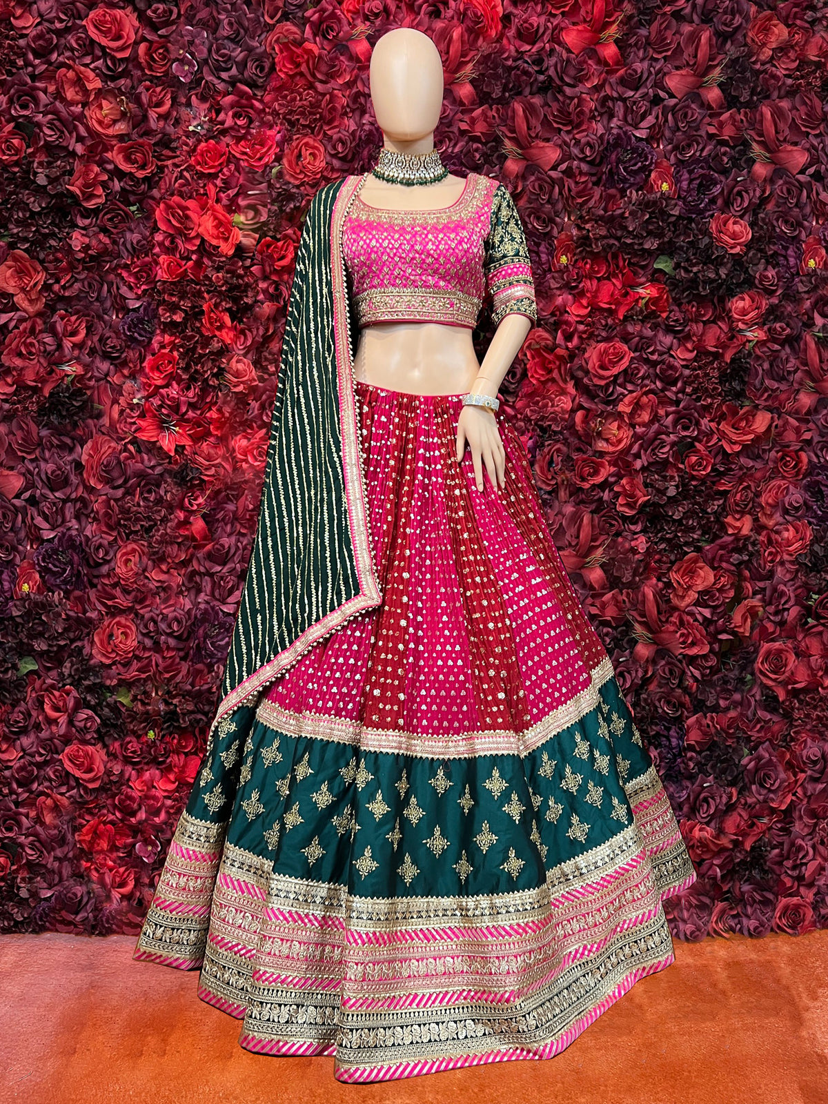 Urmika Lehenga