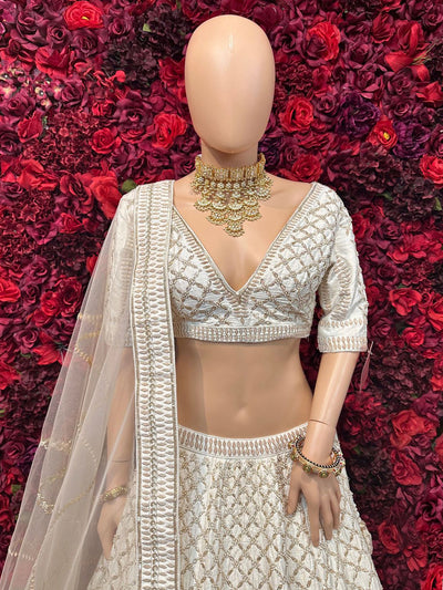 Amyra Lehenga